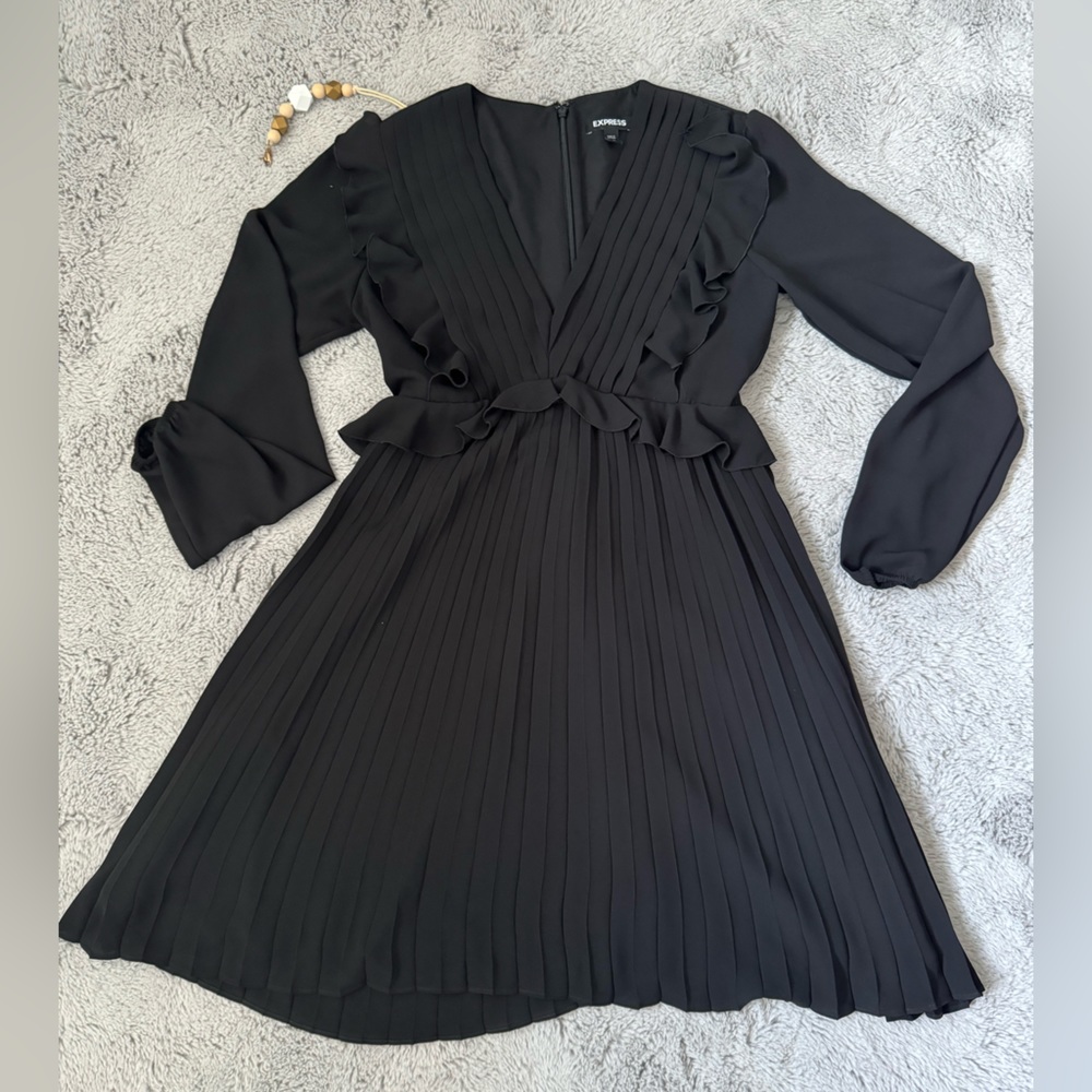 Express Black Long Sleeve Pleated Dress Women’s size XS